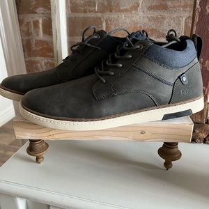 NWT and box never worn men’s B-52 dark gray side 13